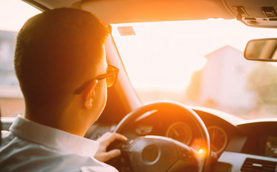 Những điều tài xế cần lưu ý khi lái xe trong mùa hè nắng nóng