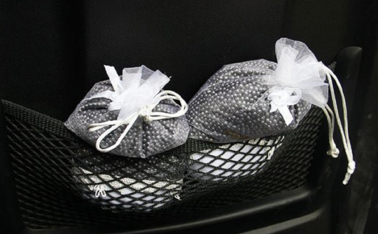 Có nên dùng than hoạt tính để khử mùi hôi trên xe ô tô?