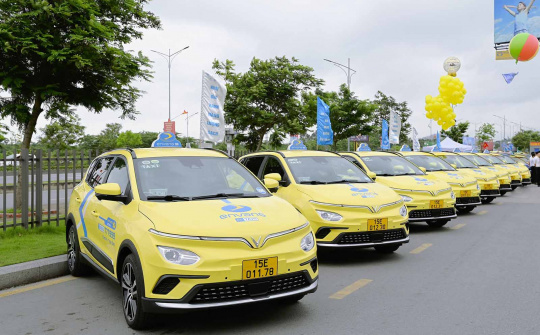 Thêm một hãng taxi mua và thuê xe điện VinFast