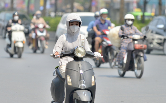 Những điều cần lưu ý khi đi xe máy dưới trời nắng nóng