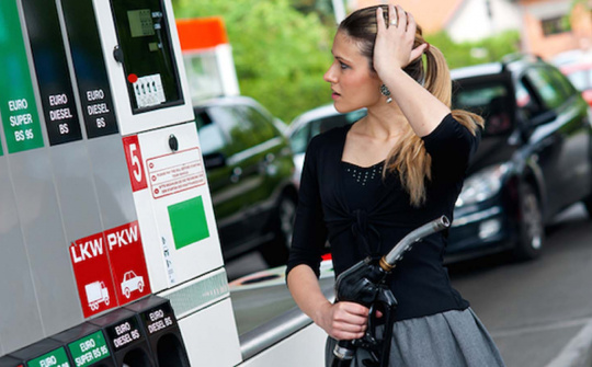 Đổ nhầm nhiên liệu cho xe, xử lý thế nào?