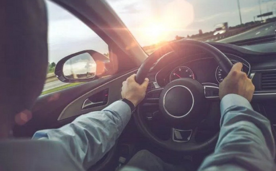 Các cách lái xe ô tô tiết kiệm xăng hiệu quả