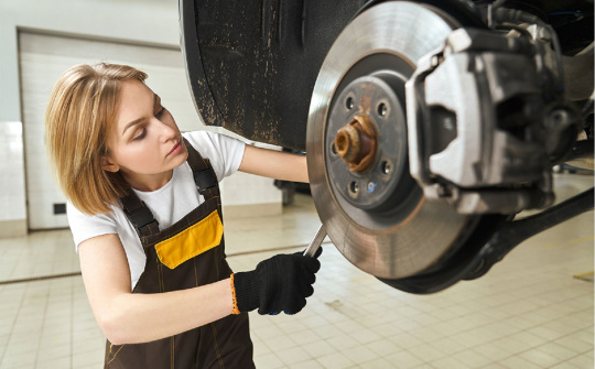 Nguyên nhân khiến xe ô tô bị bó phanh