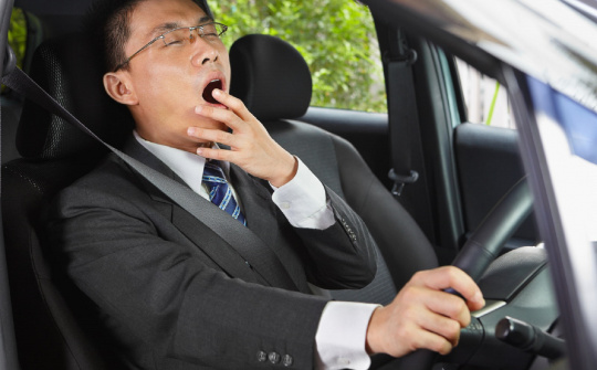 Mẹo chống buồn ngủ cho lái xe đường dài