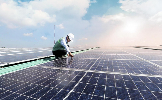 VinES và giải pháp điện mặt trời mái nhà kèm pin lưu trữ năng lượng