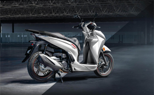 Khách hàng mua xe SH350i được hỗ trợ phí học bằng lái xe A2