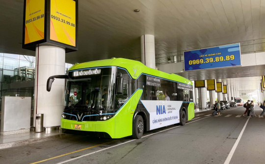 Xuất hiện xe buýt điện chở khách miễn phí tại sân bay Nội Bài
