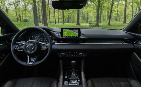 Lý do mặt táp-lô của ô tô thường có màu tối?