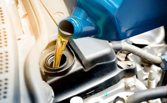 Dầu nhớt có tác dụng gì cho động cơ xe ô tô?