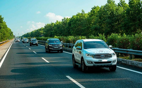 Khi lái xe nên giữ khoảng cách bao xa với ô tô phía trước?