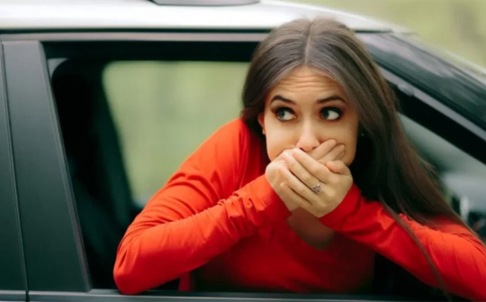 Có phải đi xe điện dễ say hơn đi xe xăng?