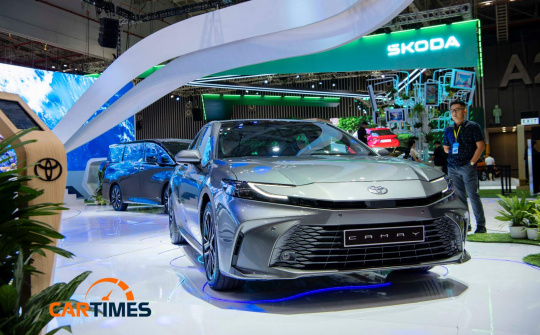 Toyota ra mắt Camry 2024, giá từ 1,22 tỷ đồng, 2 phiên bản hybrid