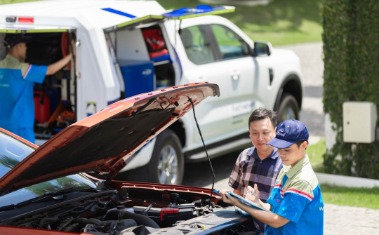 Đi xe Ford được bảo dưỡng xe trong 4 giờ hoặc miễn phí