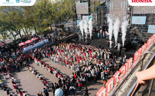 Honda Thanks Day 2024 khai màn sôi động tại phố đi bộ Hồ Gươm