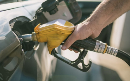 Vì sao không nên cố chạy xe lúc gần hết nhiên liệu?