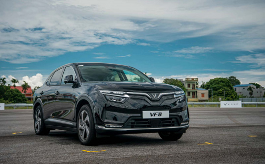 Dừng toàn bộ dịch vụ taxi bằng xe VinFast VF 8