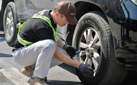 Lý do không nên bơm lốp xe quá căng