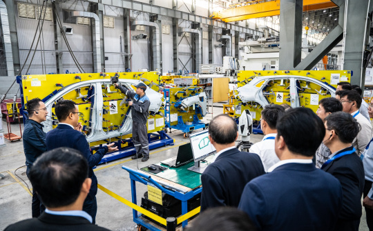 Đại diện 8 địa phương “tận mục sở thị” nhà máy VinFast