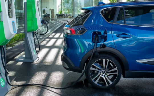 Các cấp độ và yếu tố ảnh hưởng đến tốc độ sạc của xe ô tô điện