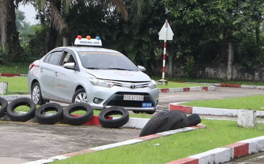 Sau Tết, chi phí học lái xe ô tô tăng gấp đôi