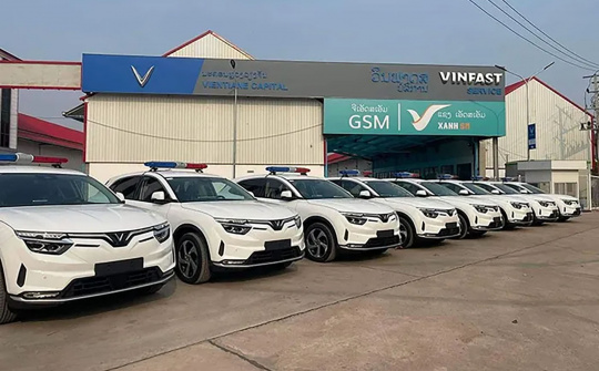 VinFast VF 8 bàn giao cho lực lượng cảnh sát Lào có điểm gì khác biệt so với bản nội địa?