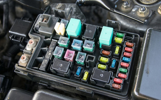 Các bước tự sửa cầu chì cho ô tô cực đơn giản