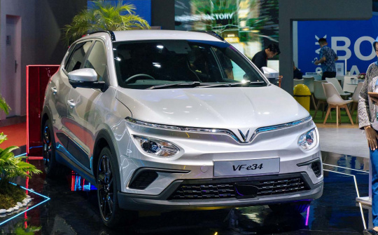 VinFast mở bán xe điện VF e34 tại Indonesia với giá 500 triệu đồng