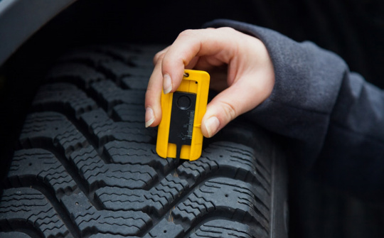 Cách đơn giản để kiểm tra độ sâu gai lốp