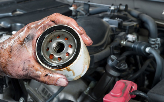 Lọc dầu ô tô là gì? Nên thay lọc dầu ô tô khi nào?