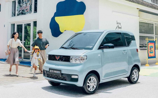 Wuling Hongguang Mini EV giảm giá mạnh, quyết đấu với VinFast VF 3