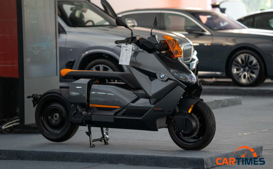 Ngắm chi tiết mẫu xe máy điện đắt nhất Việt Nam