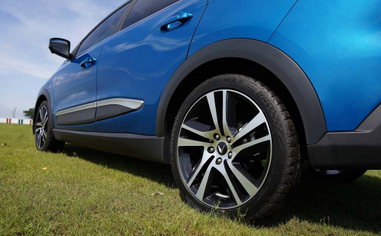 Giải mã nguyên nhân khiến lốp xe ô tô điện mau hỏng