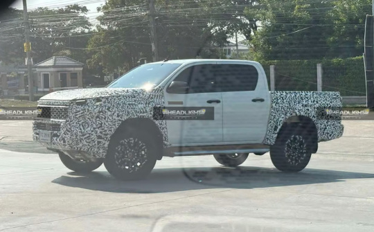 Lộ diện thêm hình ảnh của Toyota Hilux thế hệ mới