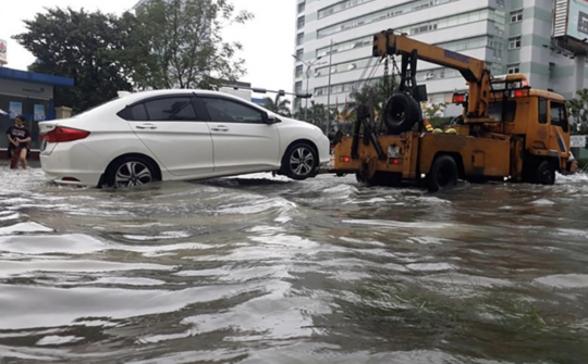 Xử lý ô tô ngập nước như thế nào để cứu cả chiếc xe