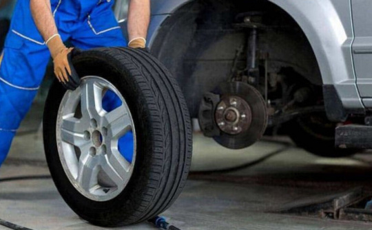 Lốp xe cho điều kiện thời tiết khắc nghiệt: Lốp phù hợp với mưa, tuyết, hoặc sa mạc