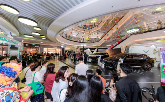 Bộ ba VinFast VF 7, VF 8, VF 9 hút khách tại ngày hội trải nghiệm xe điện