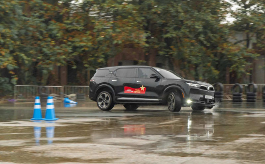 VinFast VF 9 chinh phục khách hàng Hà Nội qua loạt bài lái thử đầy cảm xúc