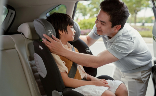 Từ 1/1/2026: Bắt buộc sử dụng ghế an toàn cho trẻ em khi đi ô tô