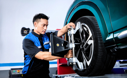 VinFast hỗ trợ khách hàng miền Trung khắc phục ảnh hưởng bão, lũ