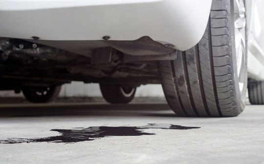 9 nguyên nhân khiến ô tô bị rò rỉ dầu và cách khắc phục kịp thời