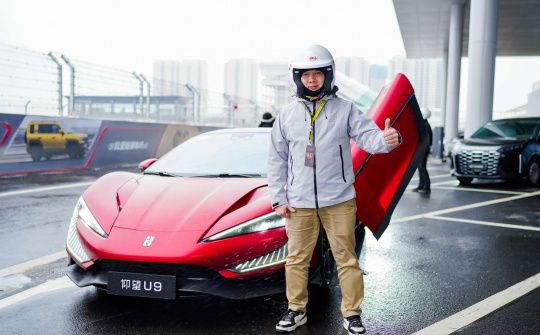 “Sờ tận tay” Yangwang U9 – siêu xe điện nhanh nhất thế giới