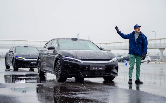 “Nếm trải” cảm giác "à ồ" khi thử thách giới hạn xe điện tại trường đua BYD Trịnh Châu