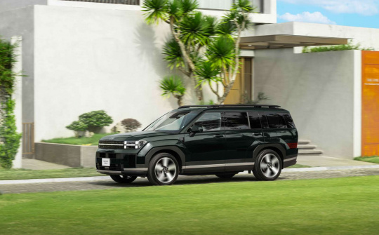 Hyundai Santa Fe mới có bản hybrid, giá 1,369 tỷ đồng