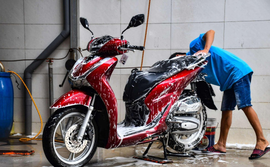 Rửa xe máy tại nhà: Những sai lầm cần tránh