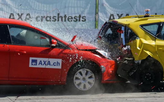 So sánh tiêu chuẩn xếp hạng an toàn xe hơi của NHTSA và IIHS