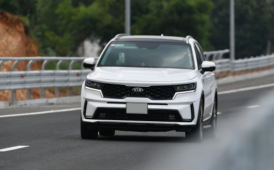 Những điều cấm kỵ khi lái xe tốc độ cao