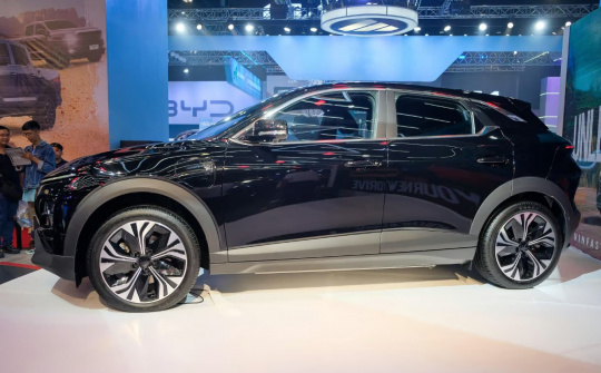 [MIAS 2025] VinFast VF 6 chính thức ra mắt tại Philippines