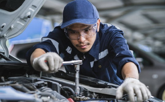 Những thói quen nguy hiểm khi tự bảo dưỡng ô tô tại nhà