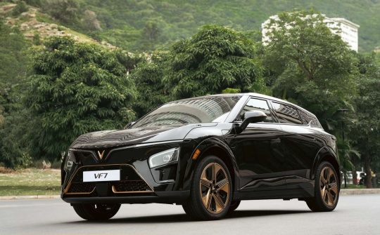 VinFast VF 7 - Giá lăn bánh “phá đảo” phân khúc C-SUV