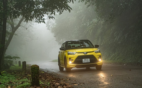 Lái xe gặp giông bão: Làm gì để đảm bảo an toàn?